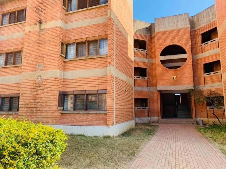 Spacious Zamtel Flat Λουσάκα Εξωτερικό φωτογραφία