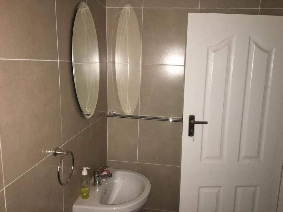 Spacious Zamtel Flat Λουσάκα Εξωτερικό φωτογραφία