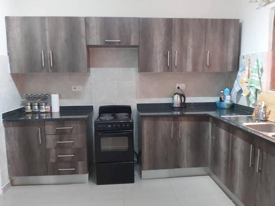 Spacious Zamtel Flat Λουσάκα Εξωτερικό φωτογραφία