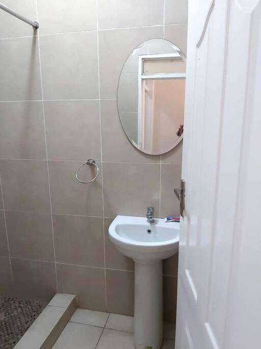 Spacious Zamtel Flat Λουσάκα Εξωτερικό φωτογραφία