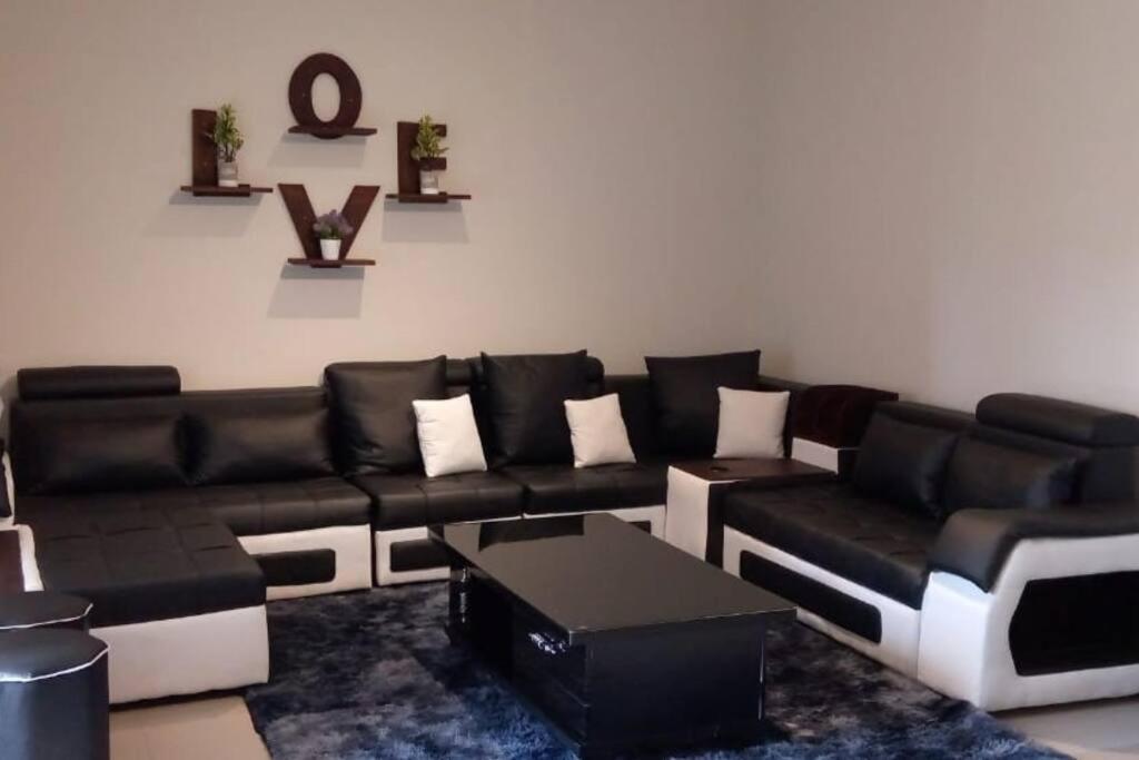 Spacious Zamtel Flat Λουσάκα Εξωτερικό φωτογραφία