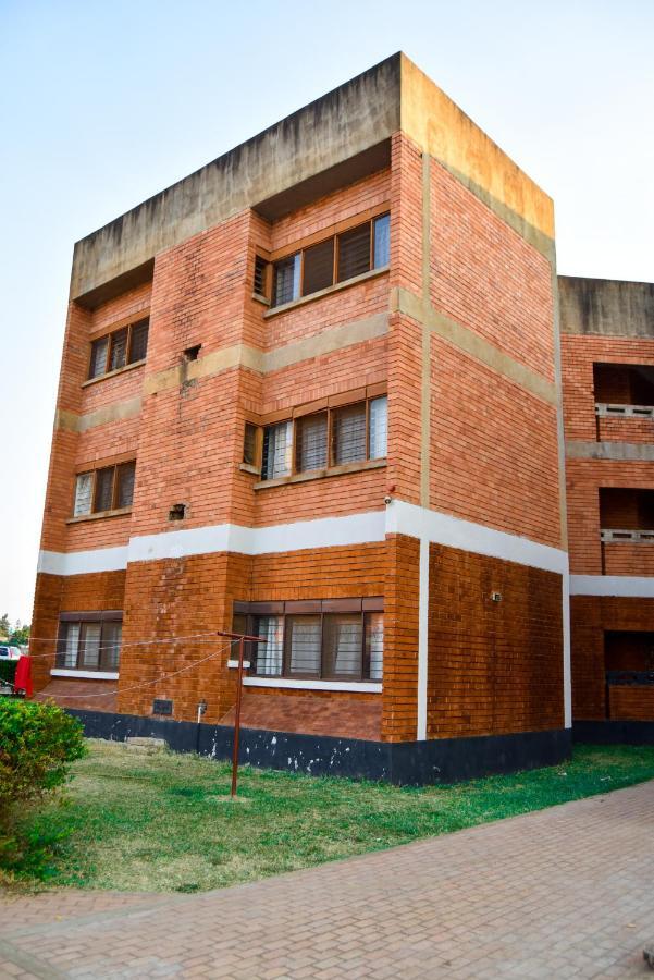 Spacious Zamtel Flat Λουσάκα Εξωτερικό φωτογραφία